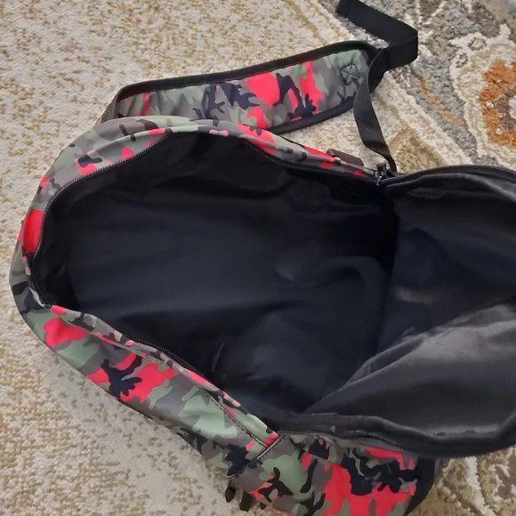 BADGLEY MISCHKA Pink Camo Backpack Detachable Bum/Sling Bag - Picture 10 of 12